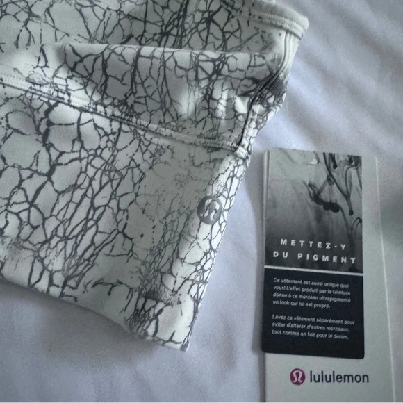 🆕🤍 Lululemon Power Pivot Tank Thread Dye - White Black - Picture 6 of 13